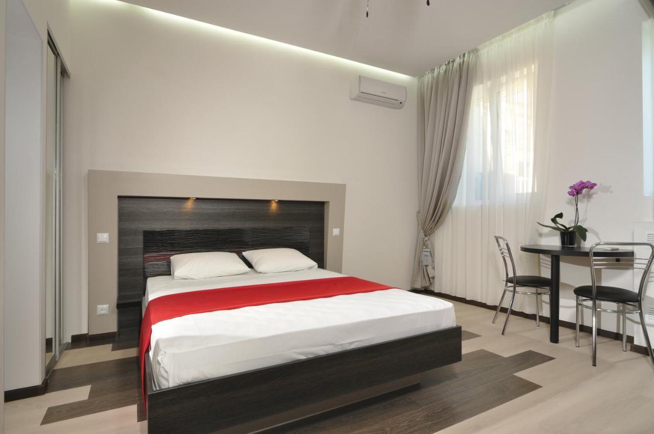Dayflat Apartments On Mykhailivs'Ka Kyiv Exterior photo