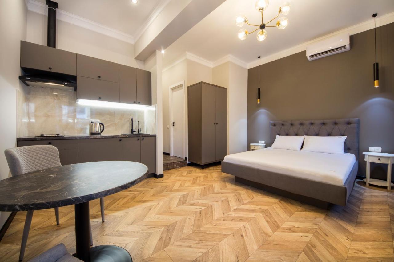 Dayflat Apartments On Mykhailivs'Ka Kyiv Exterior photo