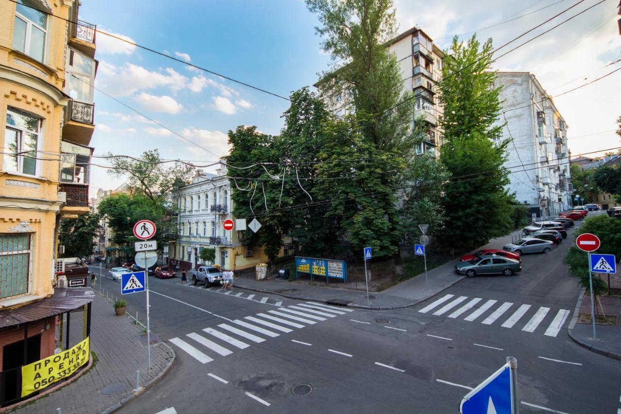 Dayflat Apartments On Mykhailivs'Ka Kyiv Exterior photo