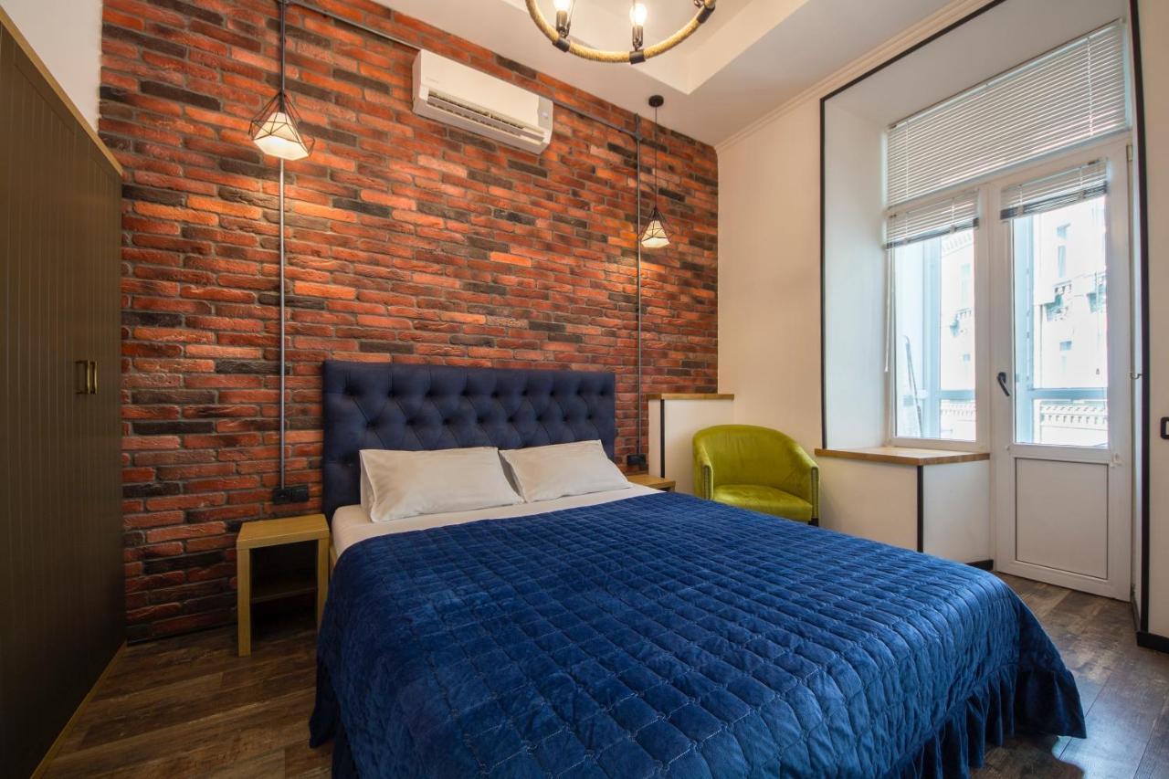 Dayflat Apartments On Mykhailivs'Ka Kyiv Exterior photo