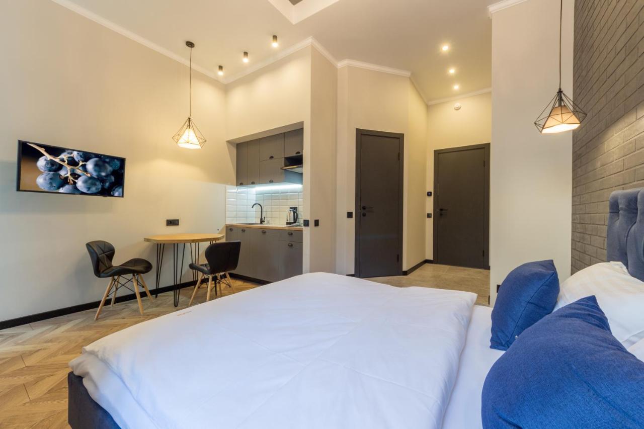 Dayflat Apartments On Mykhailivs'Ka Kyiv Exterior photo