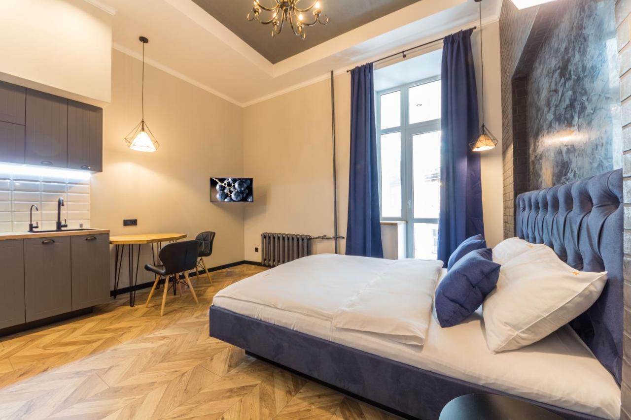 Dayflat Apartments On Mykhailivs'Ka Kyiv Exterior photo