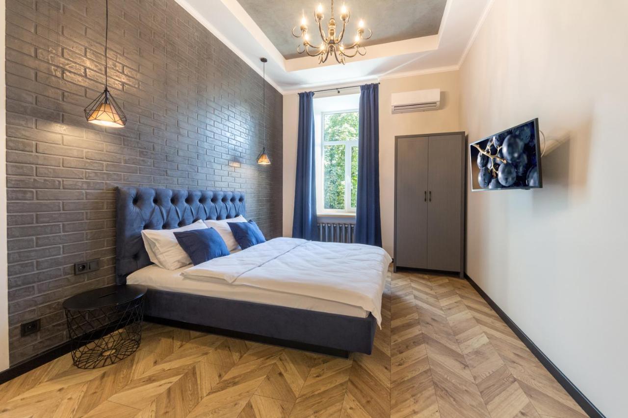 Dayflat Apartments On Mykhailivs'Ka Kyiv Exterior photo