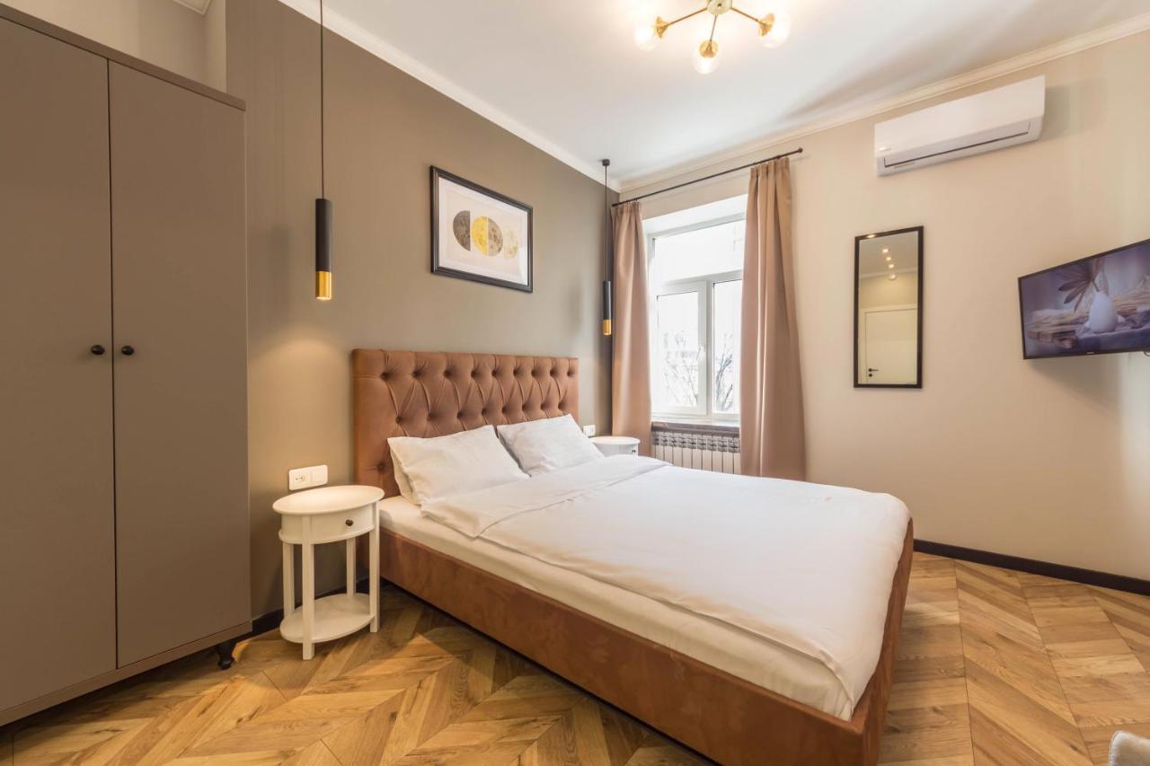 Dayflat Apartments On Mykhailivs'Ka Kyiv Exterior photo