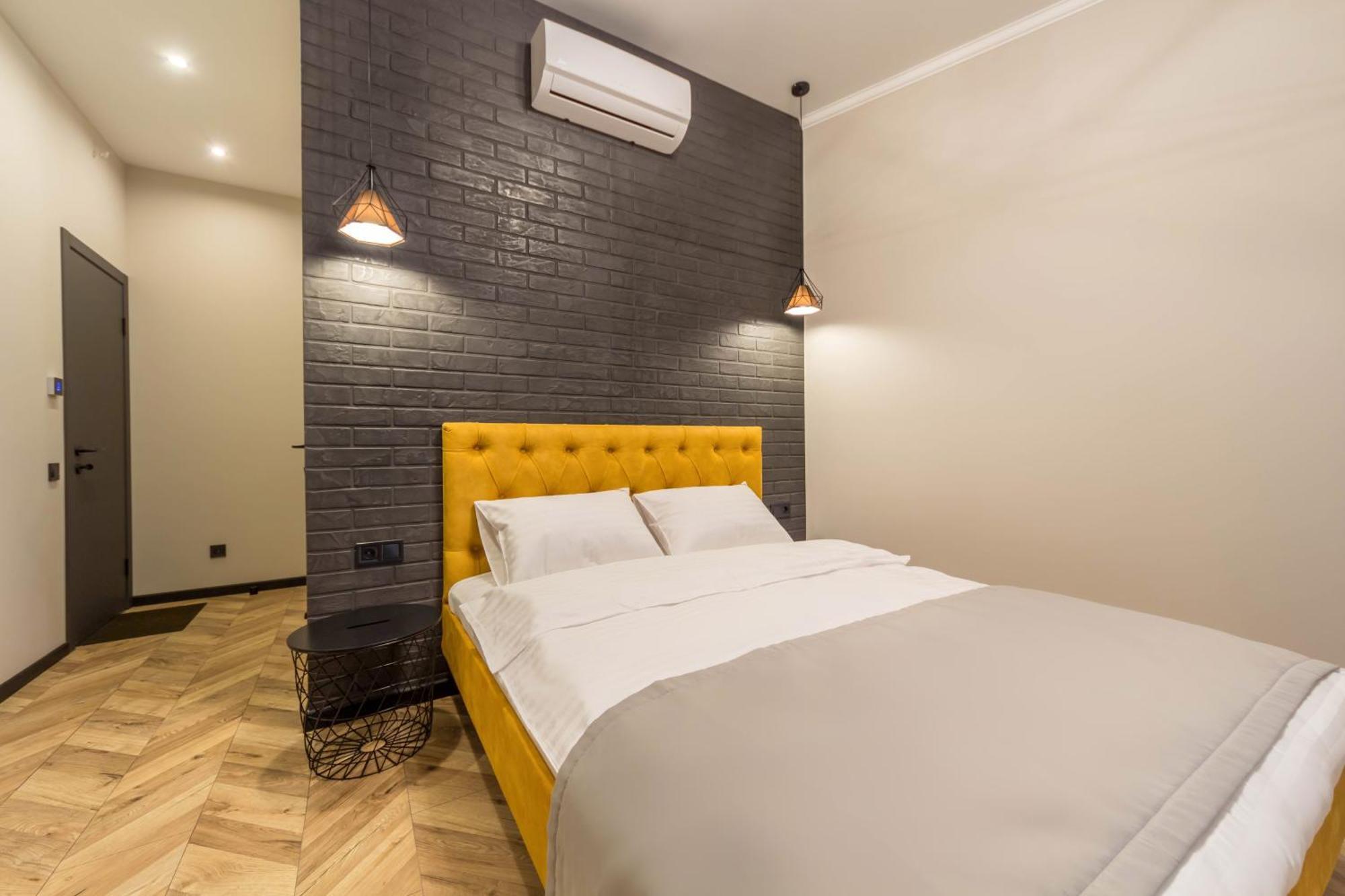 Dayflat Apartments On Mykhailivs'Ka Kyiv Exterior photo