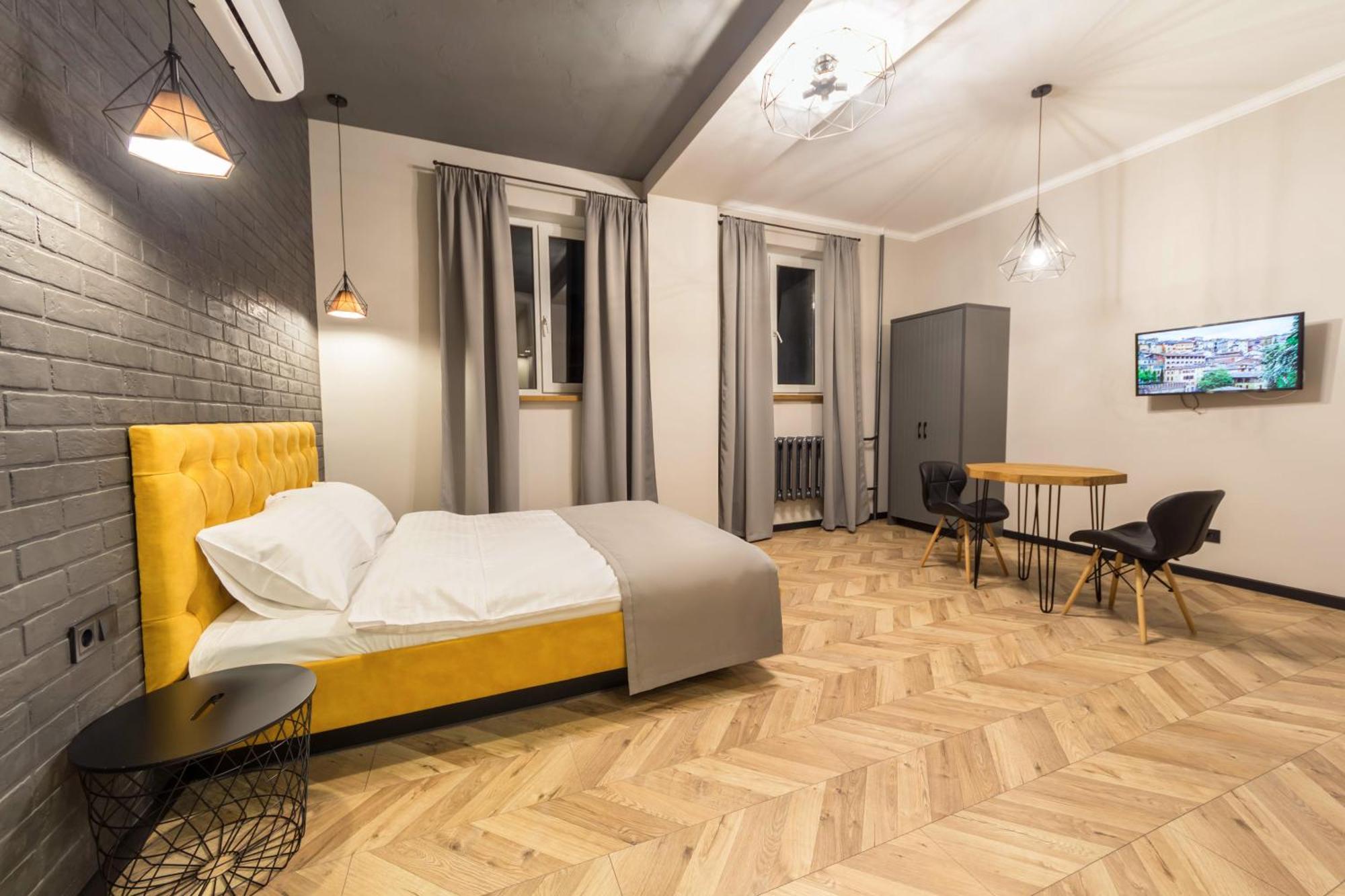 Dayflat Apartments On Mykhailivs'Ka Kyiv Exterior photo