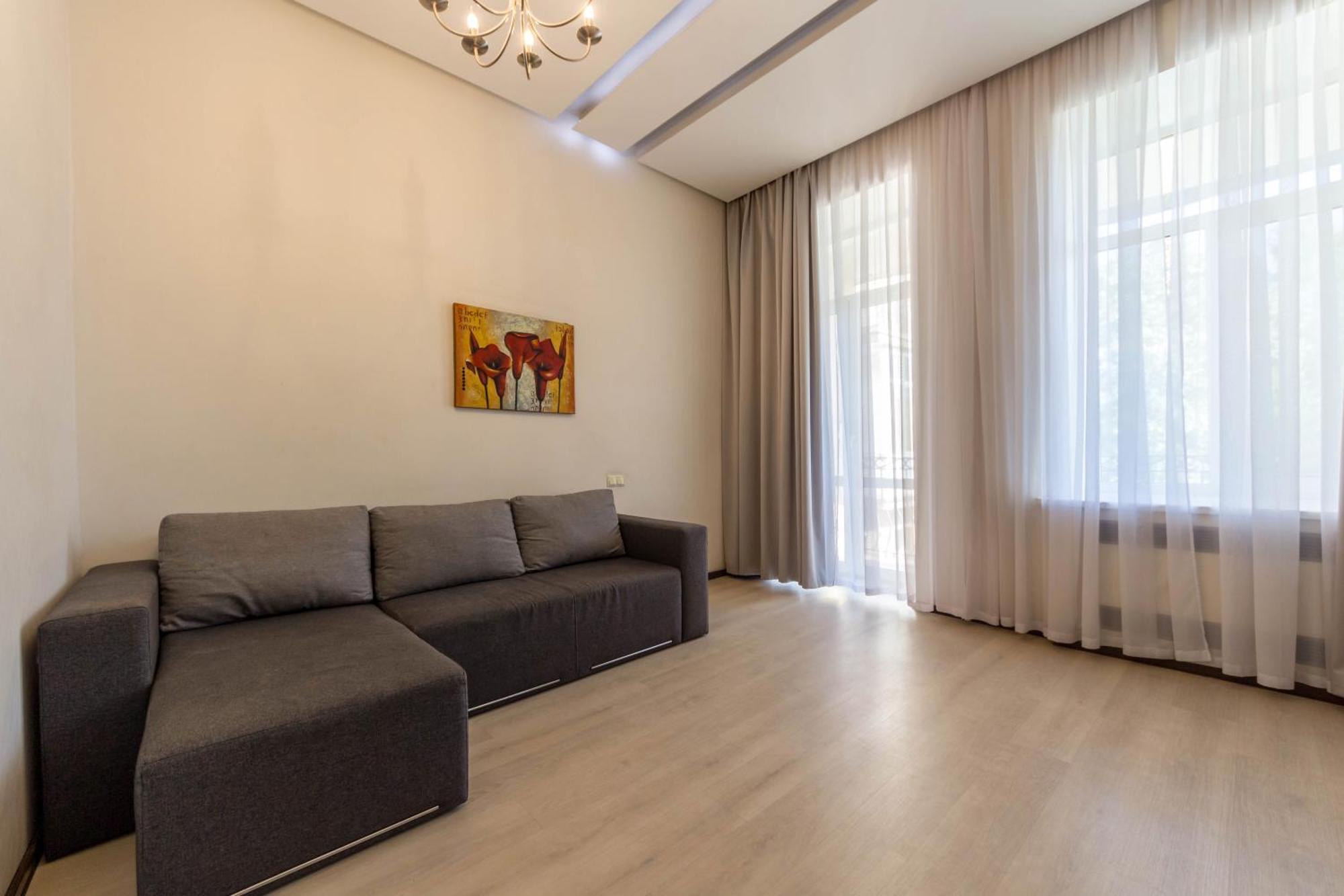 Dayflat Apartments On Mykhailivs'Ka Kyiv Exterior photo