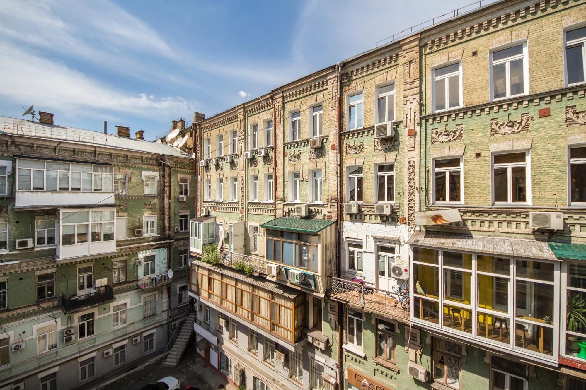 Dayflat Apartments On Mykhailivs'Ka Kyiv Exterior photo