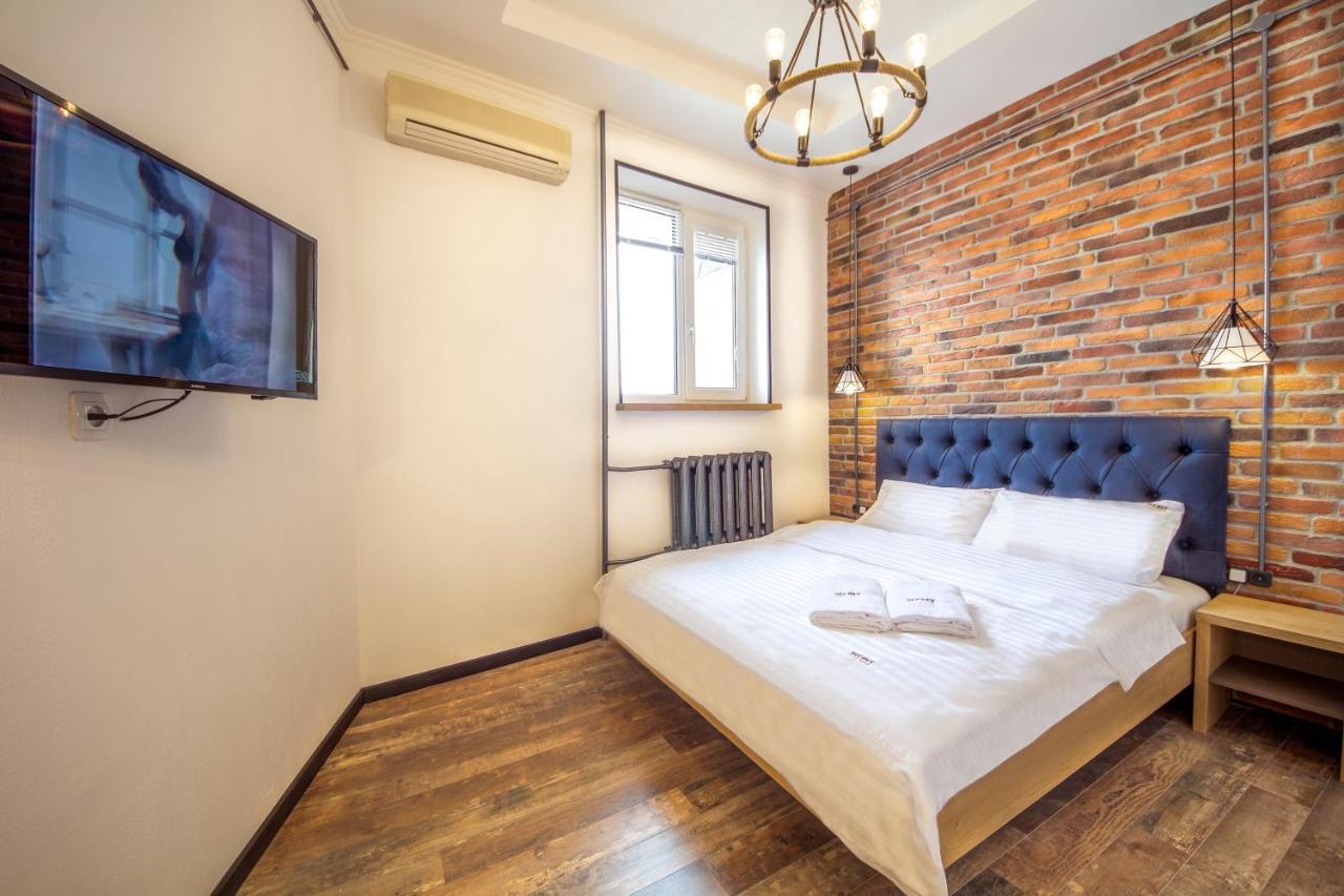 Dayflat Apartments On Mykhailivs'Ka Kyiv Exterior photo